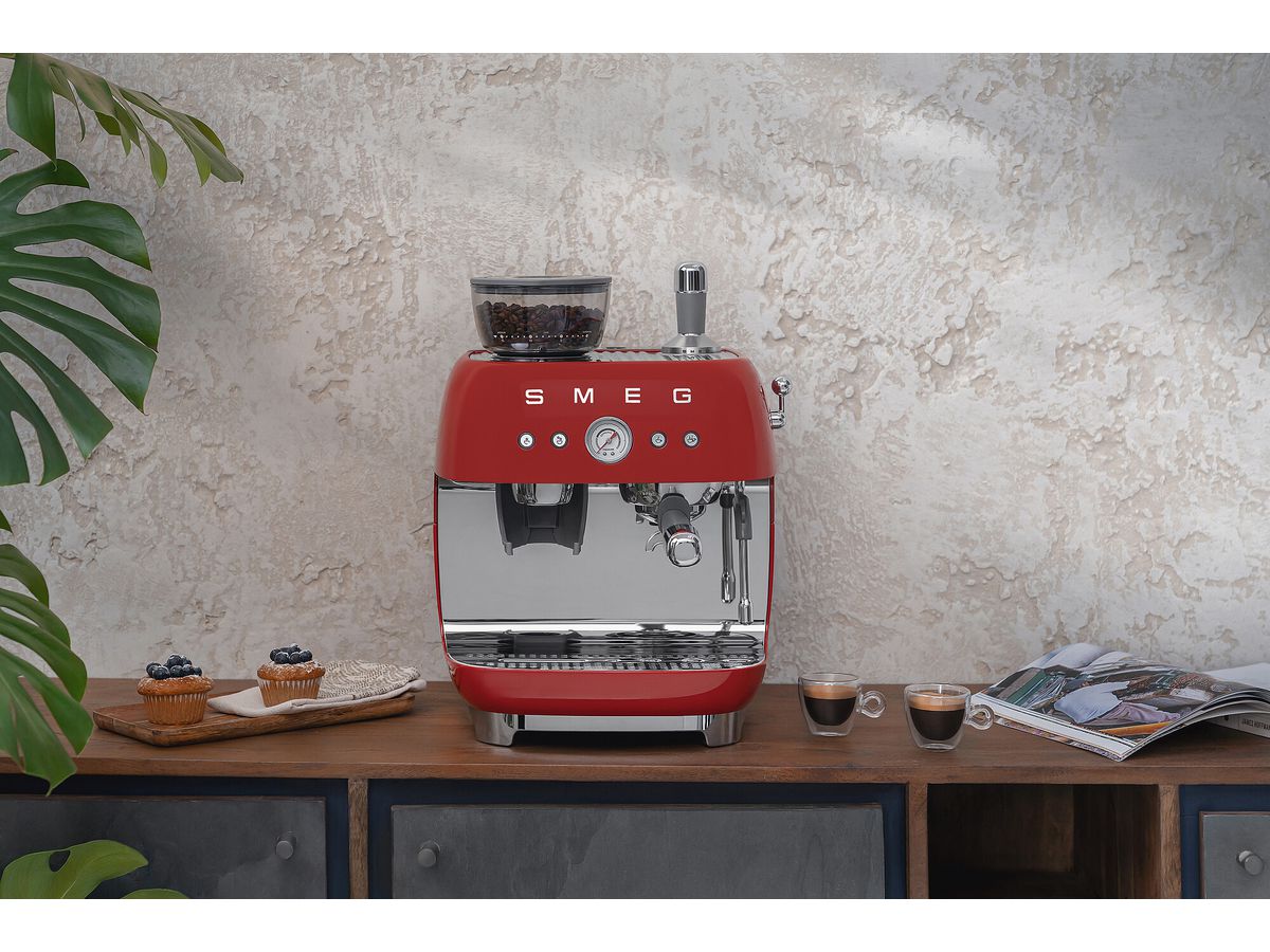 Espressomaschine mit Mahlwerk 50's Style EGF03RDEU