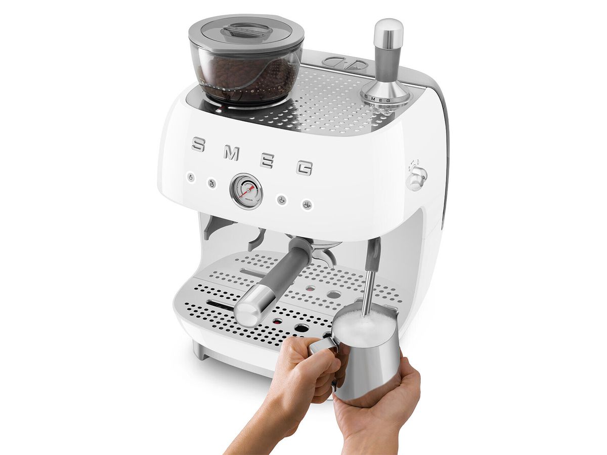 Espressomaschine mit Mahlwerk 50's Style EGF03WHEU